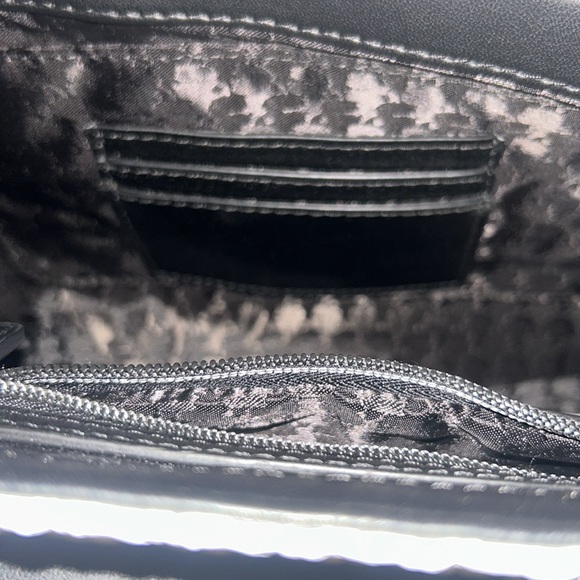 🎊HOST PICK🎉Stylish Karl Lagerfeld Paris Bag - Picture 15 of 17